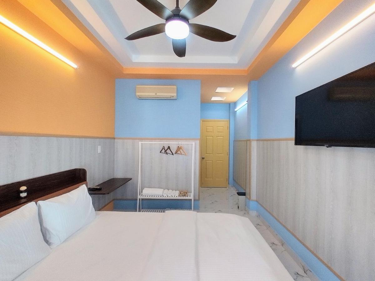 Cozrum Homes Delightful Corner Ho Chi Minh City Exterior photo